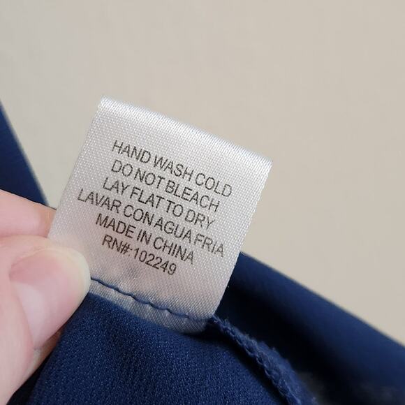 Skies Are Blue Sleeveless Embroidered Floral Blouse Keyhole Back Blue Size Small - Picture 8 of 8